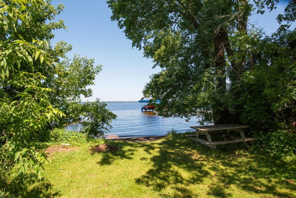 Dorado At The Kabins By The Falls Fenelon Falls Dış mekan fotoğraf